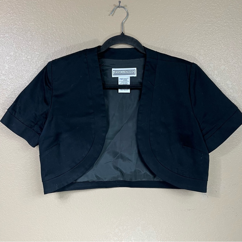 Vintage Jessica Howard Women's Black Cropped Short Sleeve Blazer / Topper